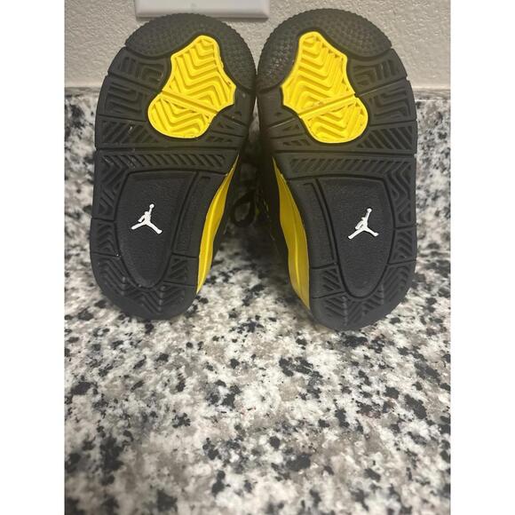 Size 5 (GS) - Jordan 4 Retro 2023 Mid Thunder - Picture 1 of 4